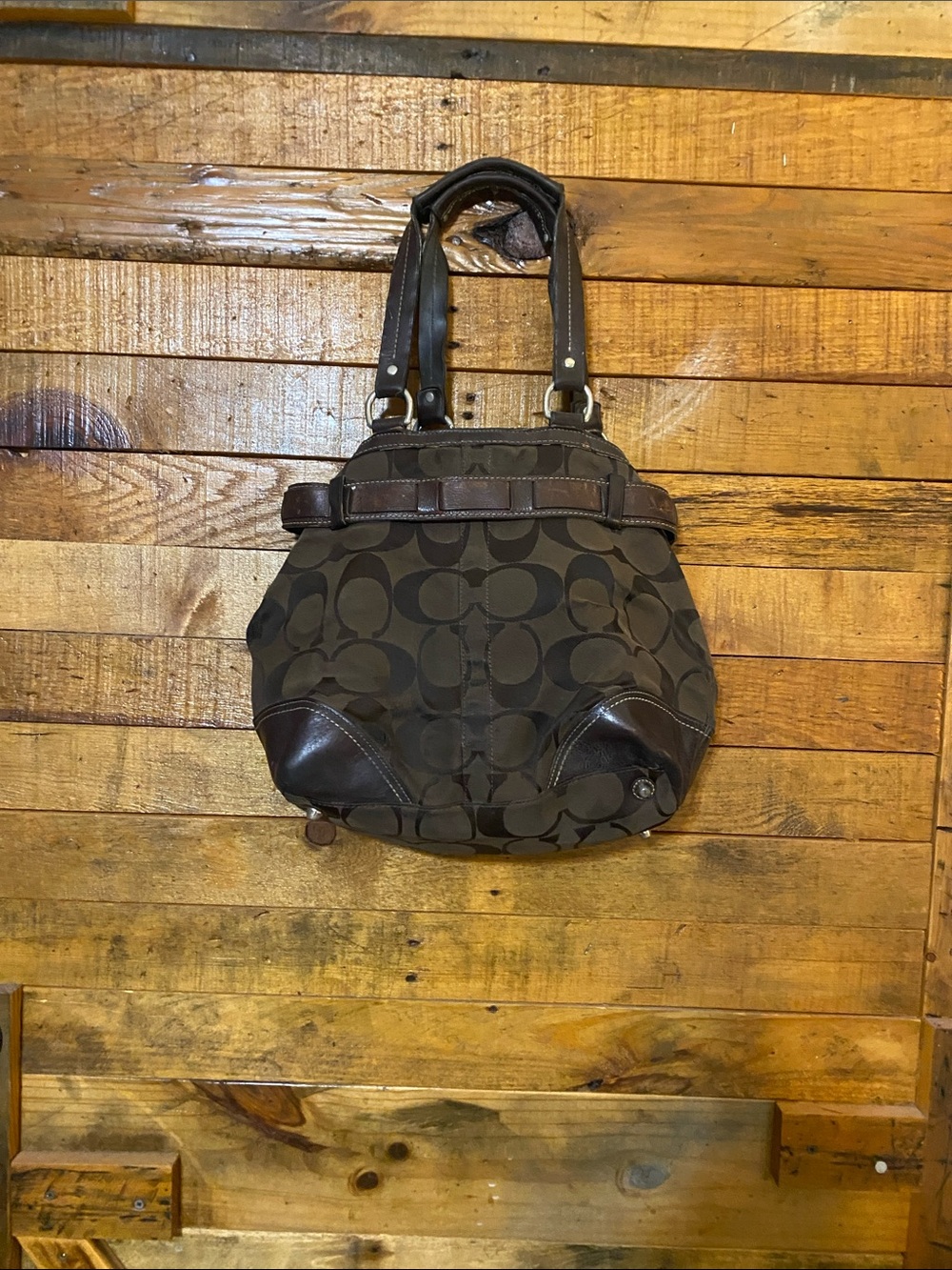Coach Hamptons Signature Pattern Tote Bag with Snake-Print Accent - Picture 2 of 5